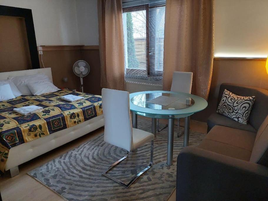 Ujszeged Apartman Екстер'єр фото