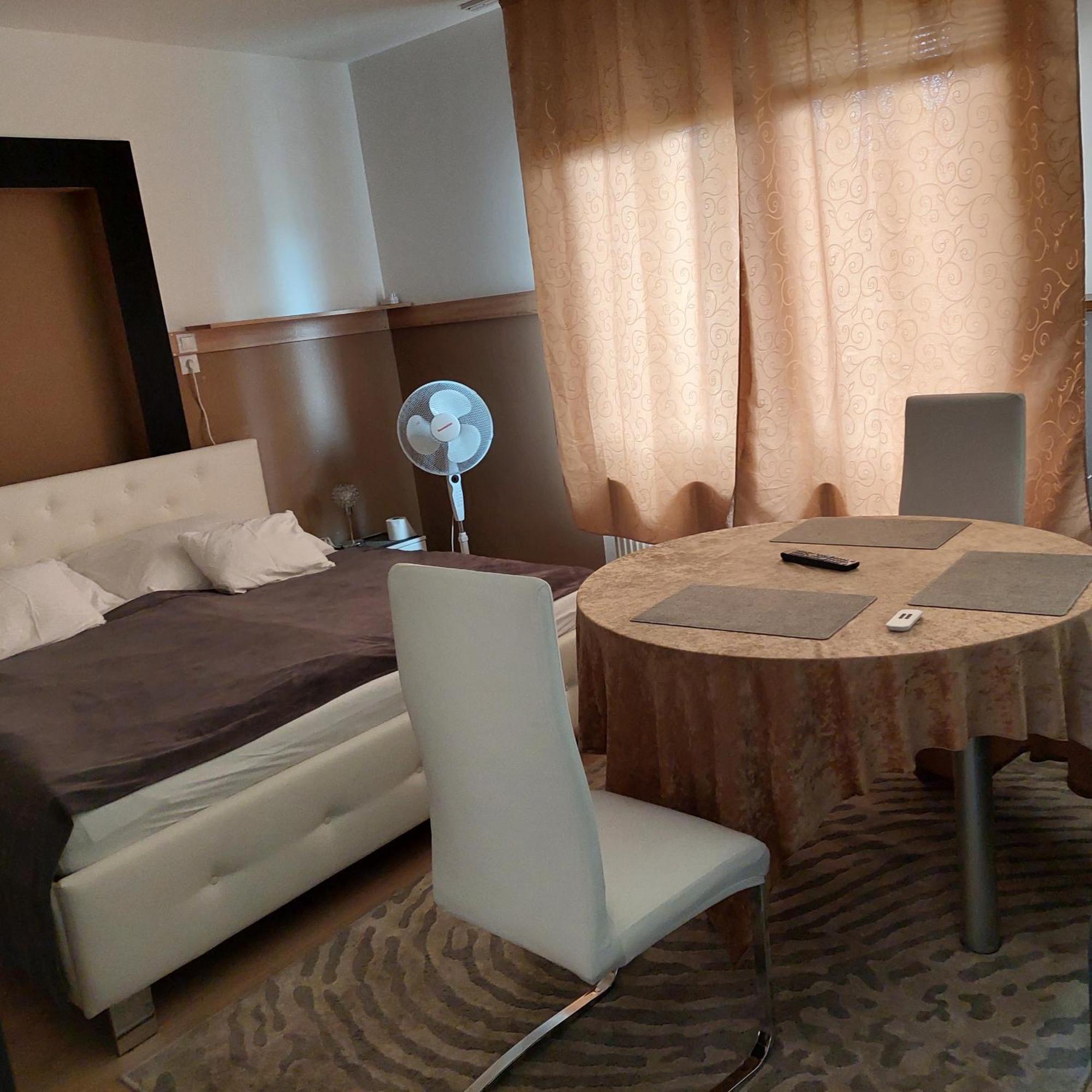 Ujszeged Apartman Екстер'єр фото
