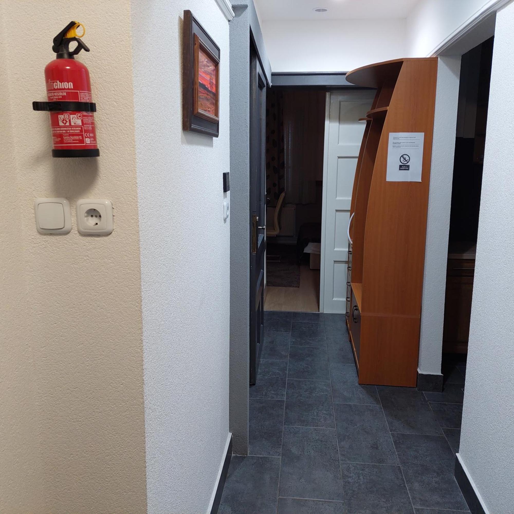 Ujszeged Apartman Екстер'єр фото