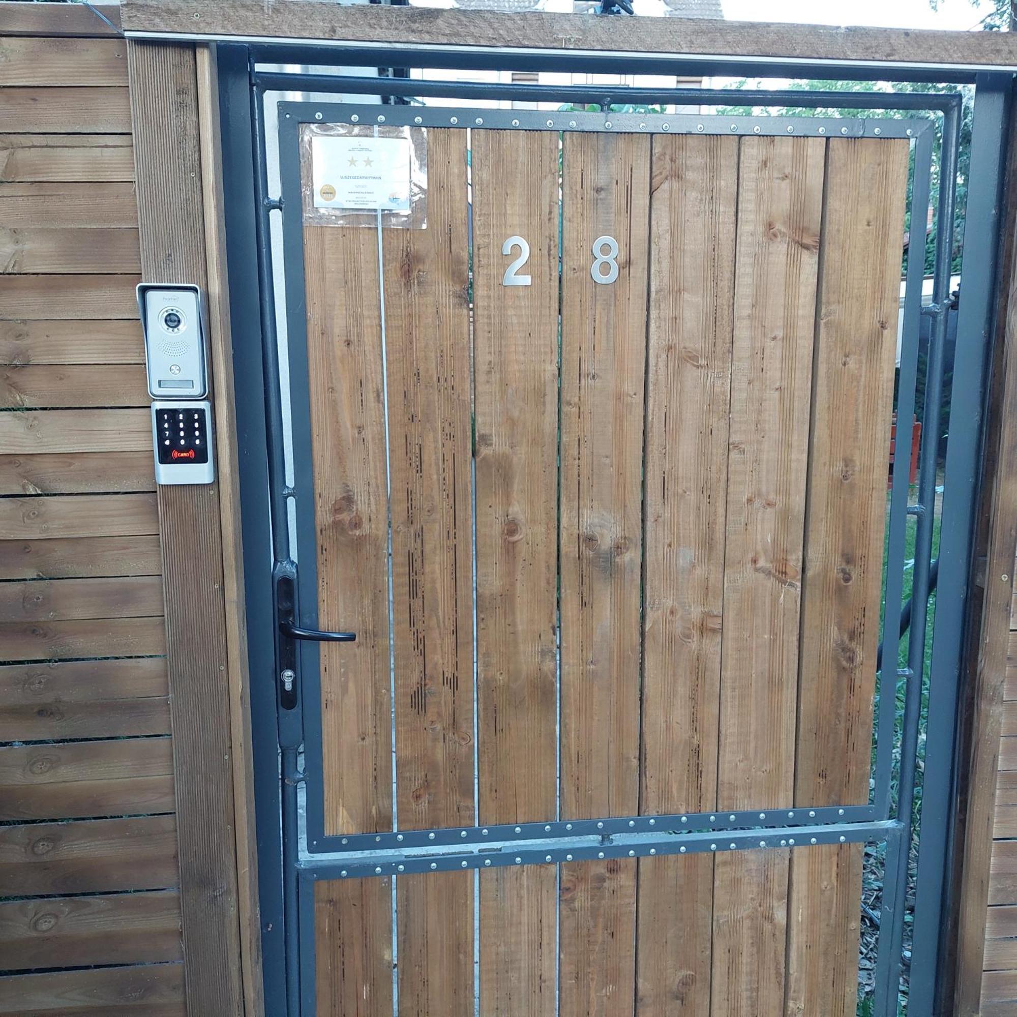 Ujszeged Apartman Екстер'єр фото